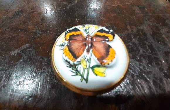 Halcyon Days Other - Halcyon Days Enamels England Pill Trinket Box Butterfly with Flowers